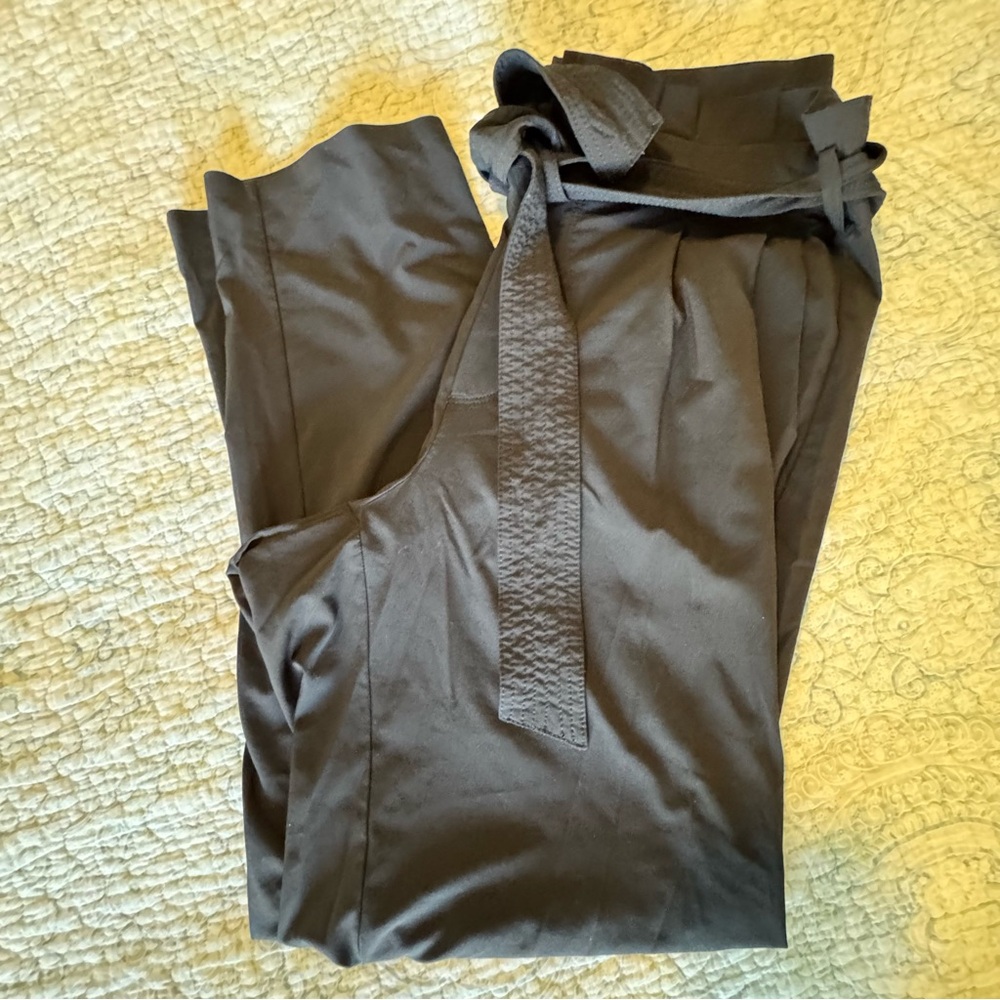 Athleta Skyline Pant II Black Women's High Rise Tapered Leg Tie Pockets Sz 8